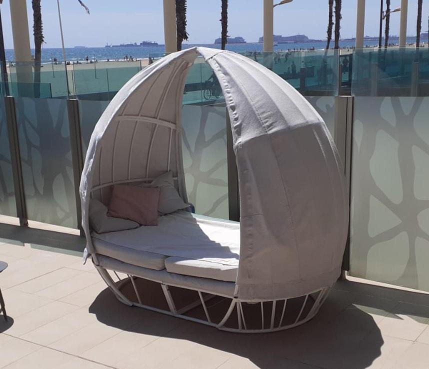 Luxury Beach Front Apartment With Pool Valencia Bagian luar foto