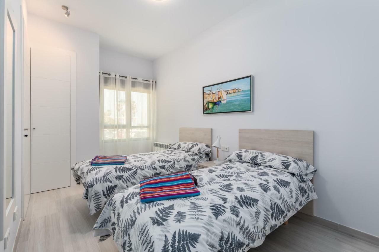 Luxury Beach Front Apartment With Pool Valencia Bagian luar foto
