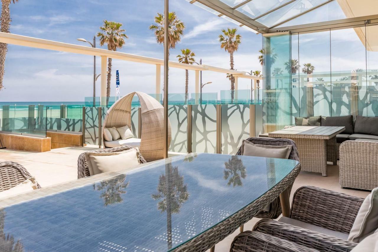 Luxury Beach Front Apartment With Pool Valencia Bagian luar foto