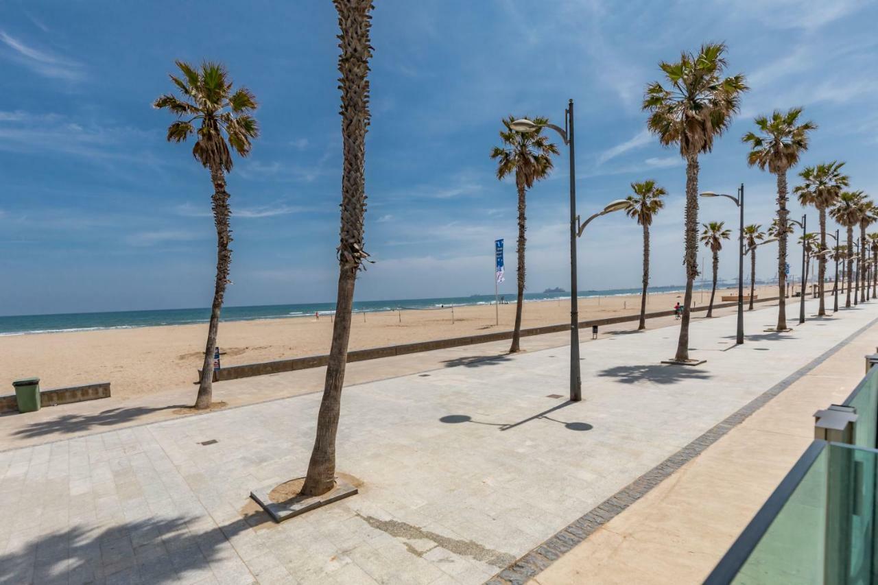 Luxury Beach Front Apartment With Pool Valencia Bagian luar foto