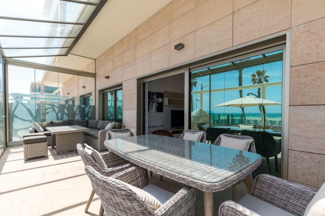Luxury Beach Front Apartment With Pool Valencia Bagian luar foto