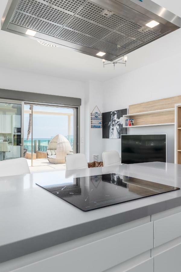 Luxury Beach Front Apartment With Pool Valencia Bagian luar foto