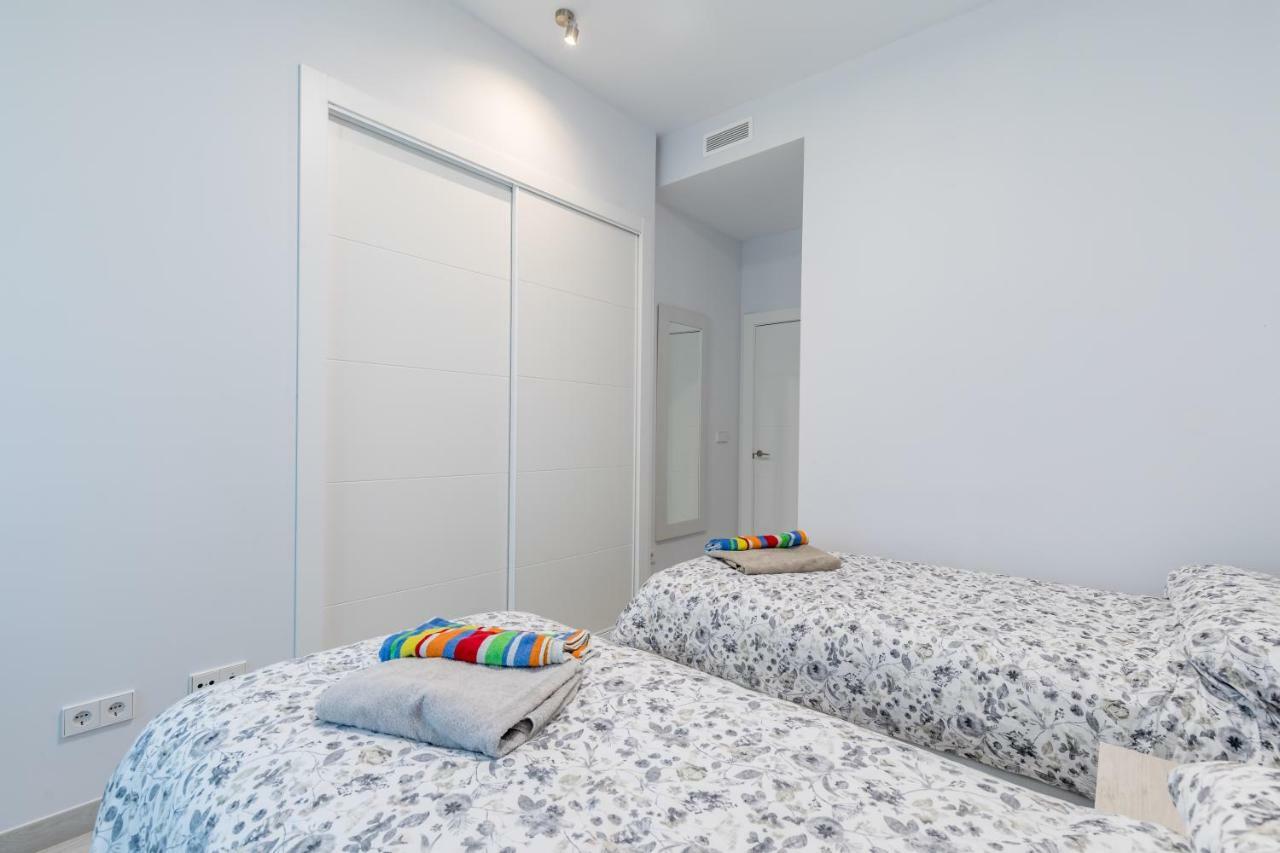 Luxury Beach Front Apartment With Pool Valencia Bagian luar foto