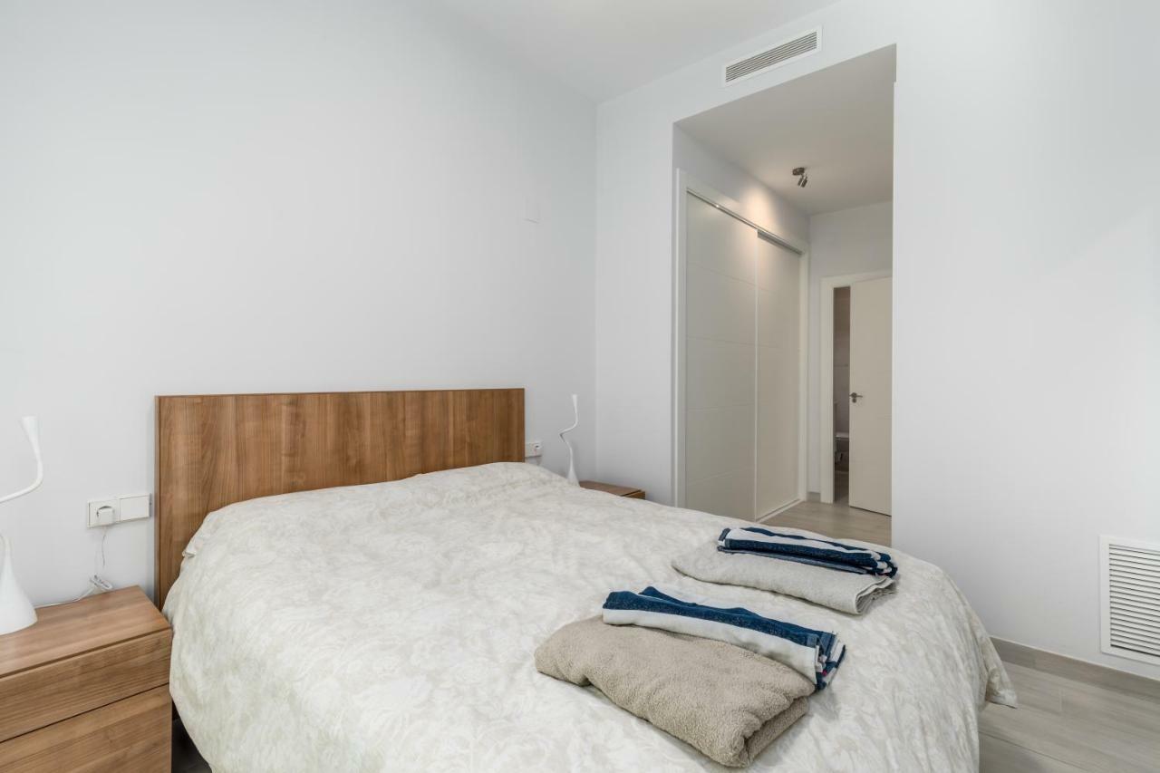 Luxury Beach Front Apartment With Pool Valencia Bagian luar foto