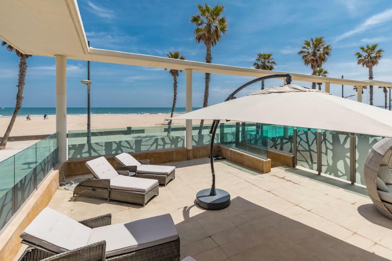 Luxury Beach Front Apartment With Pool Valencia Bagian luar foto