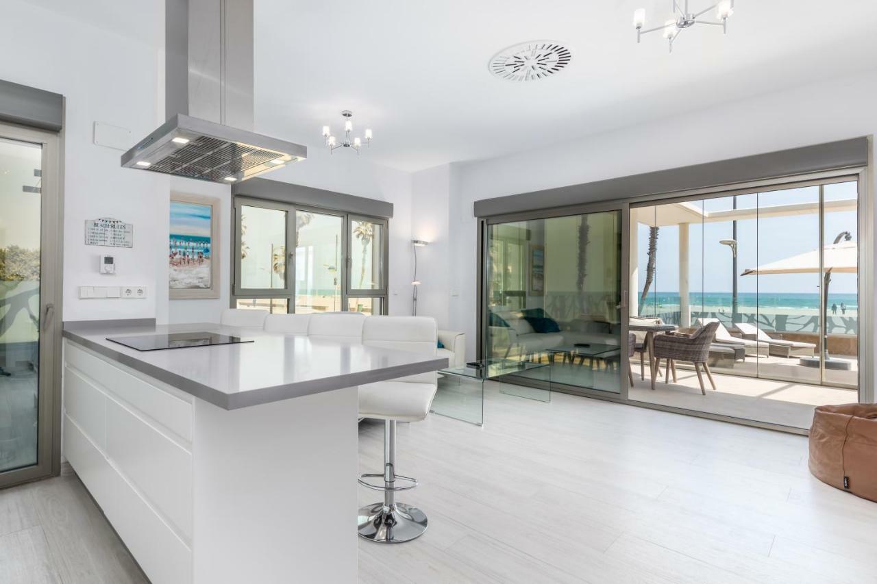 Luxury Beach Front Apartment With Pool Valencia Bagian luar foto