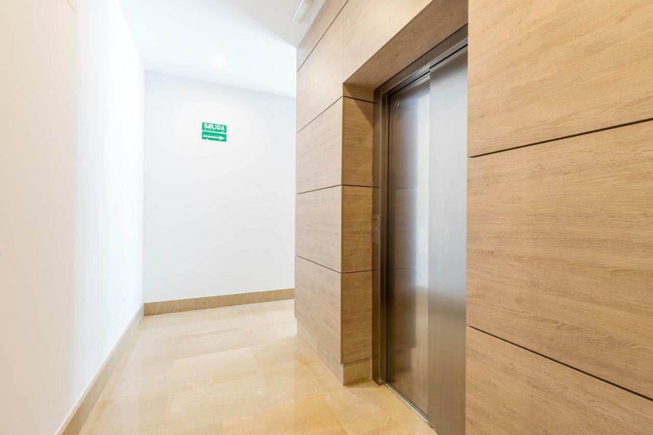 Luxury Beach Front Apartment With Pool Valencia Bagian luar foto
