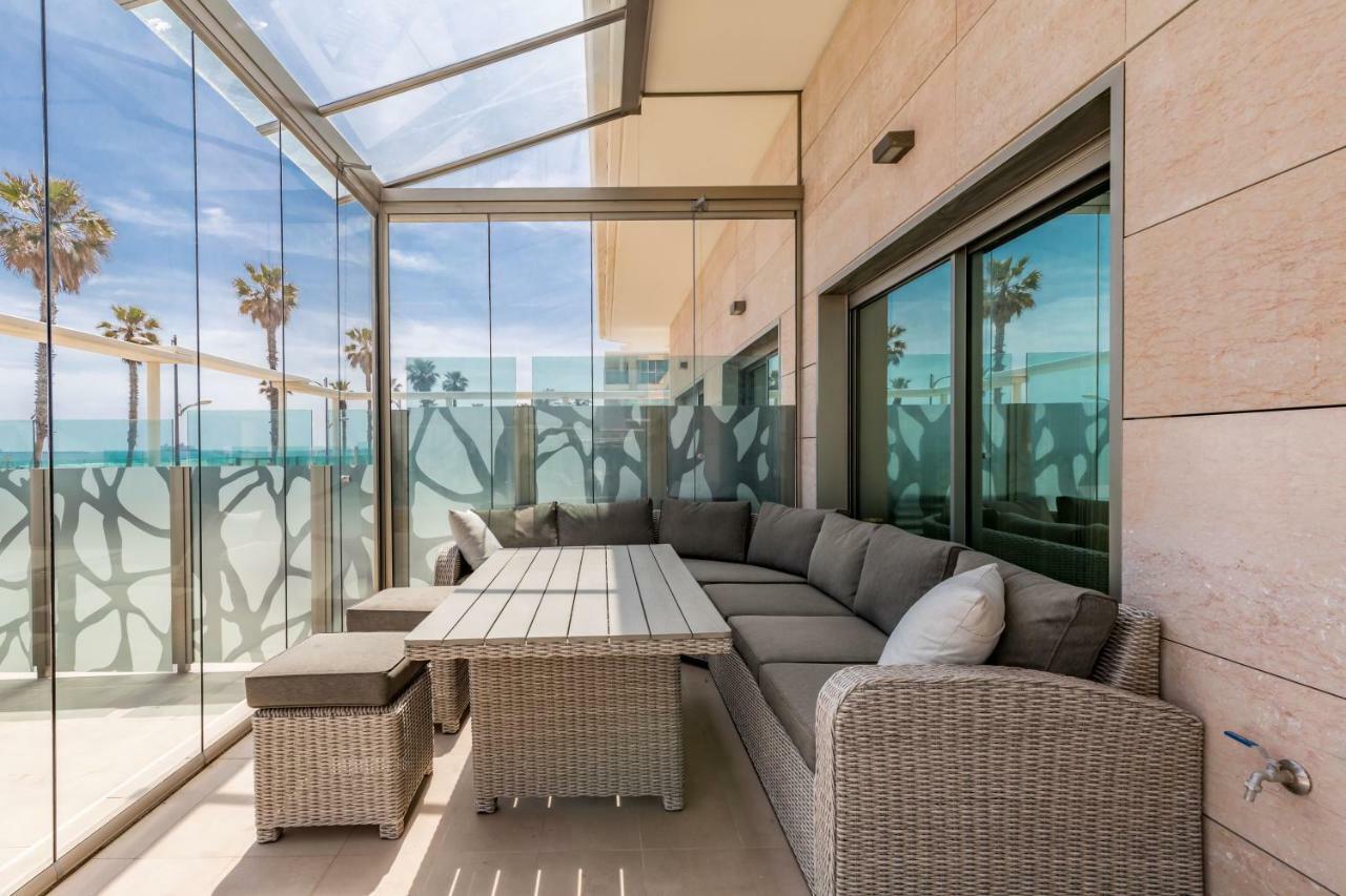Luxury Beach Front Apartment With Pool Valencia Bagian luar foto