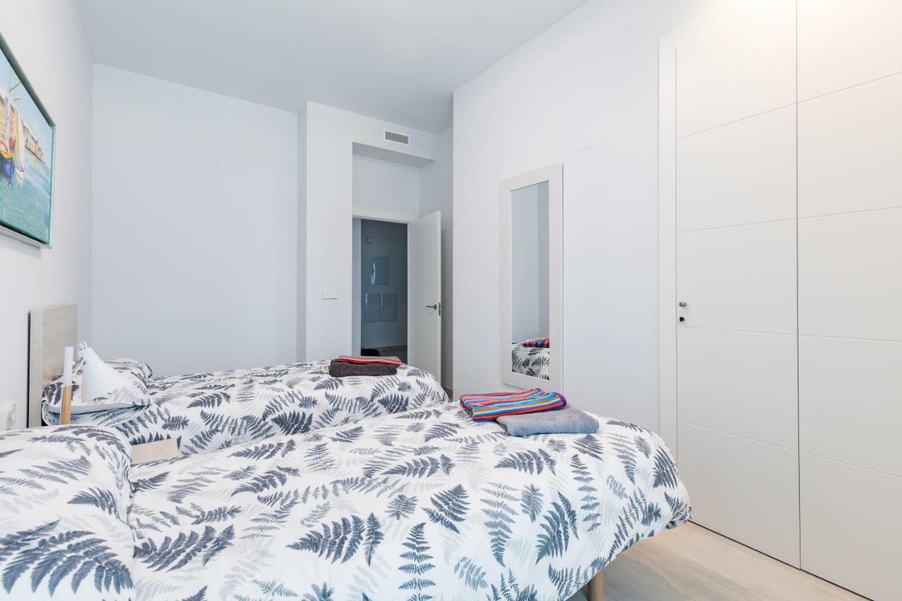 Luxury Beach Front Apartment With Pool Valencia Bagian luar foto
