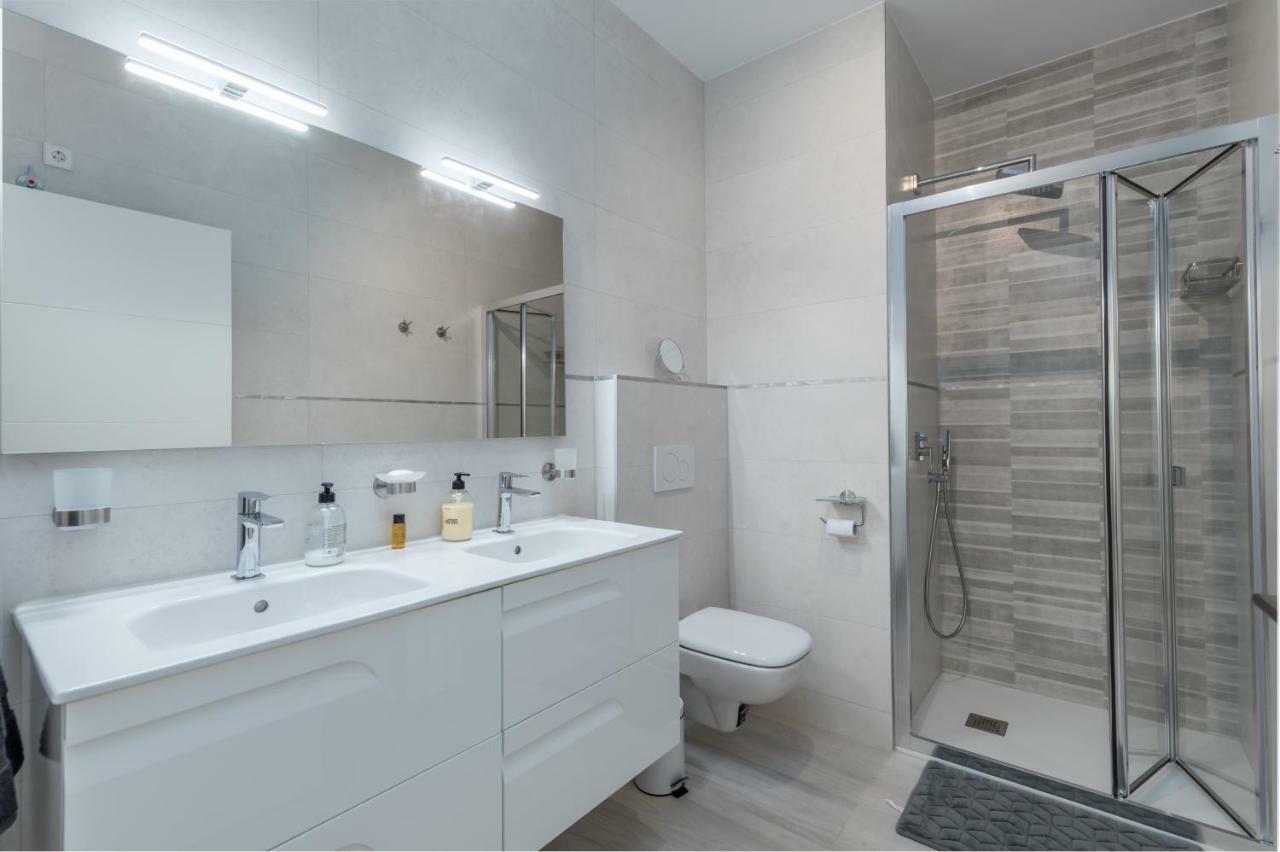 Luxury Beach Front Apartment With Pool Valencia Bagian luar foto